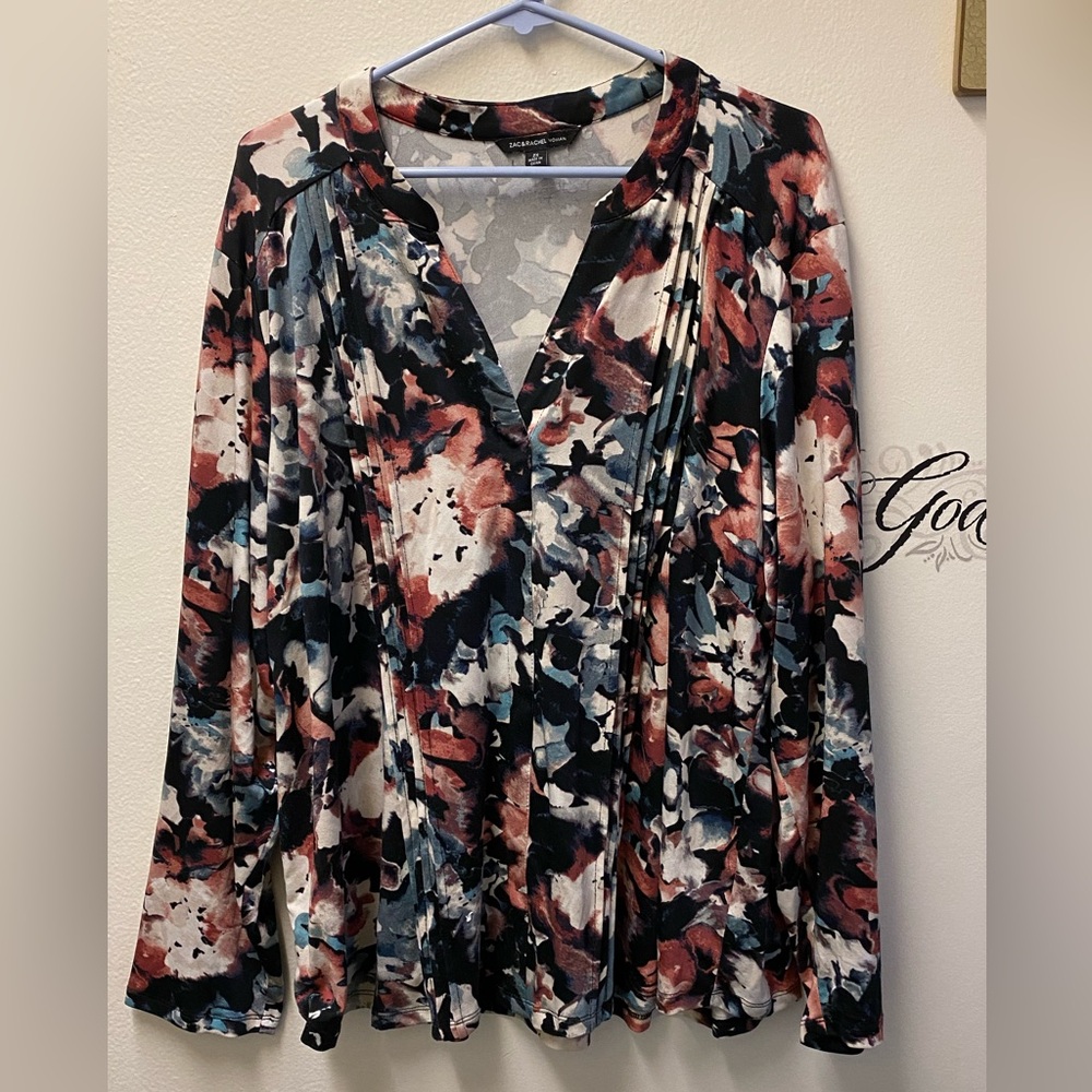 5/$25 EUC Gorgeous Zac & Rachel V-Neck Long Sleeve Blouse